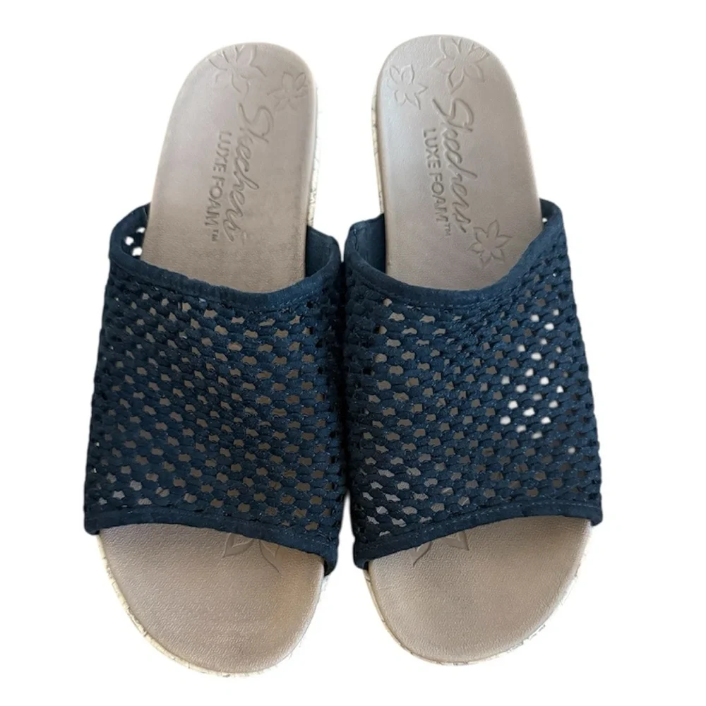 Skechers Luxe Foam Wedge Sandals, size 8.5 Black - Picture 3 of 7